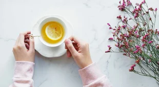Специалист объяснила, чем полезен чай с лимоном