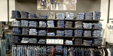 Магазин джинсовой одежды 5 Карманов фотография 2