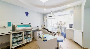 Стоматологический центр Дента Лайн на проспекте Бусыгина фотография 15