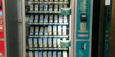 Автомат по продаже контактных линз Оптика Кронос на площади Революции фотография 1