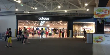 Магазин спортивной одежды и обуви Adidas фотография 3